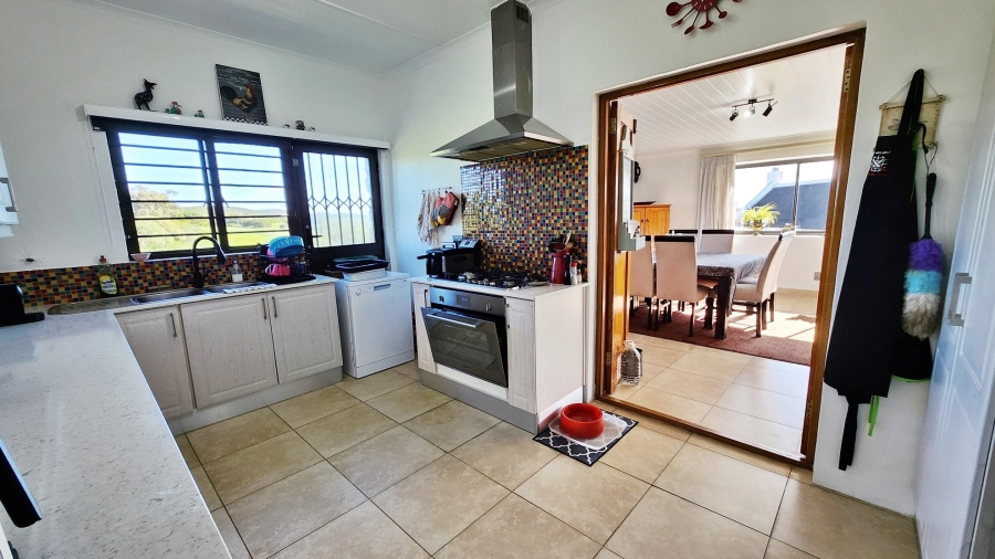 5 Bedroom Property for Sale in Struisbaai Western Cape